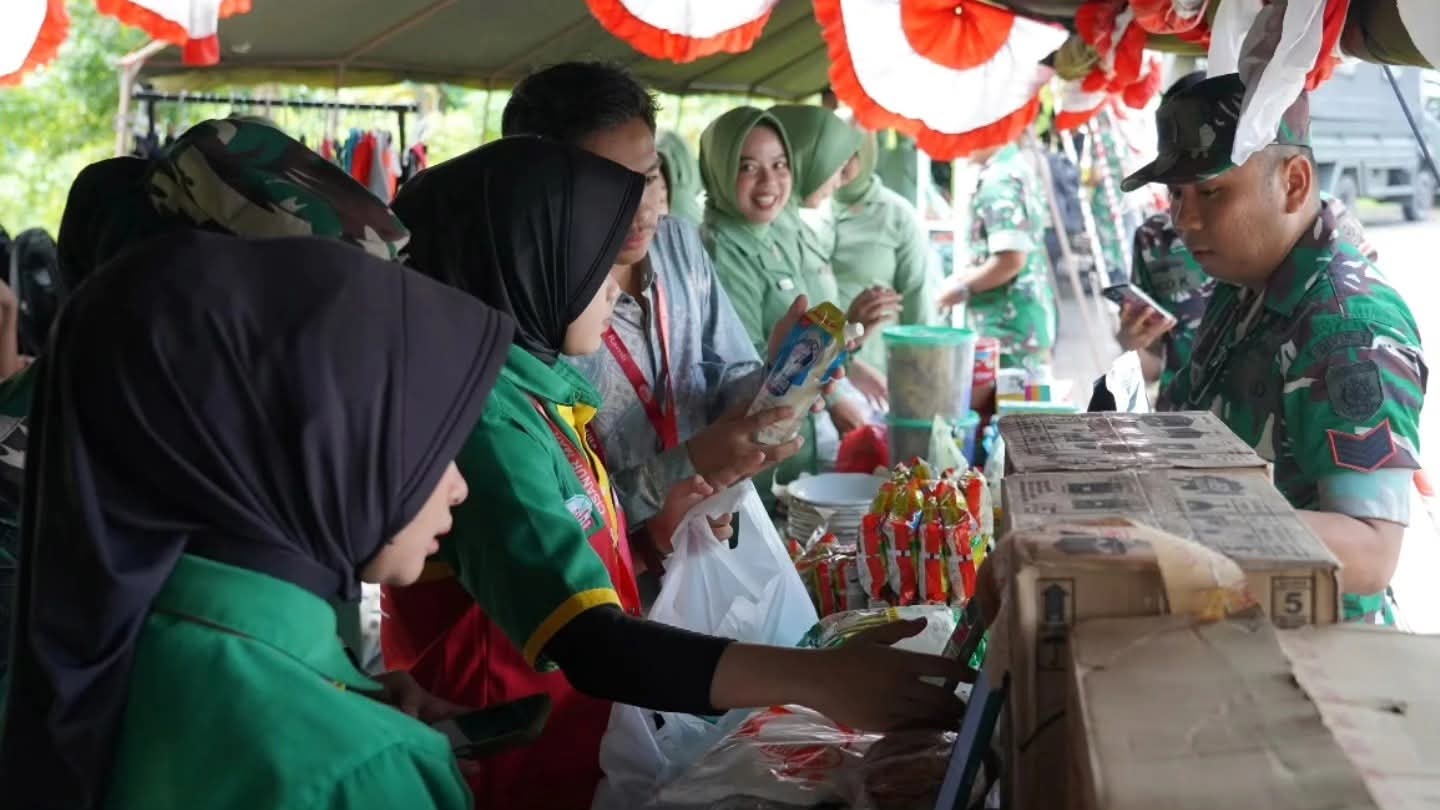 Divif 3 Kostrad Gelar Bazar Ramadan TNI untuk Prajurit dan Masyarakat Jelang Idul Fitri 1447 H FB_IMG_1773462207345.jpg