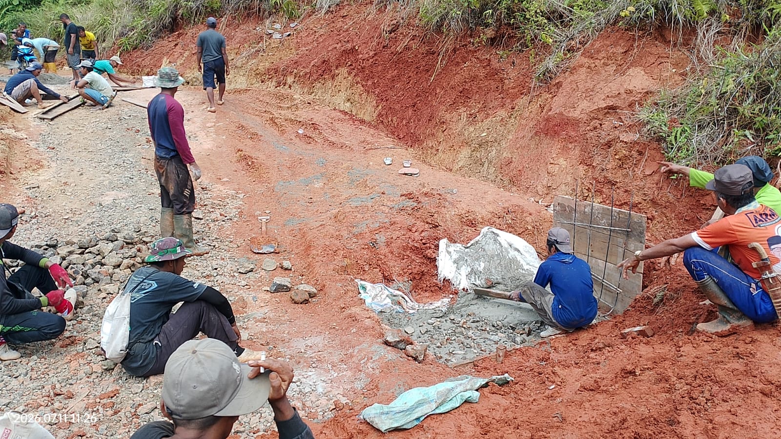 Semangat Gotong Royong Warga Passerang, Larompong: Harap Pemerintah Turun Tangan IMG-20260716-WA0016.jpg