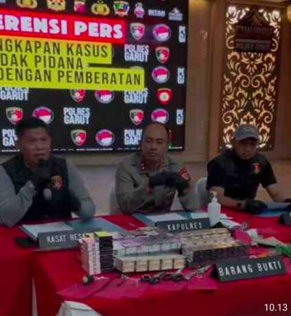 Polres Garut Bekuk Residivis yang Bobol Atap Indomaret Leles, Kerugian Capai Rp20, 85 Juta IMG_20260328_103932.jpg