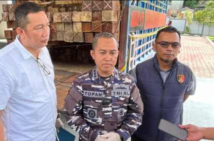 TNI AL Gagalkan Pengiriman Kayu Ulin Ilegal di Balikpapan, Diduga Gunakan Dokumen Palsu IMG_20260421_221727.jpg