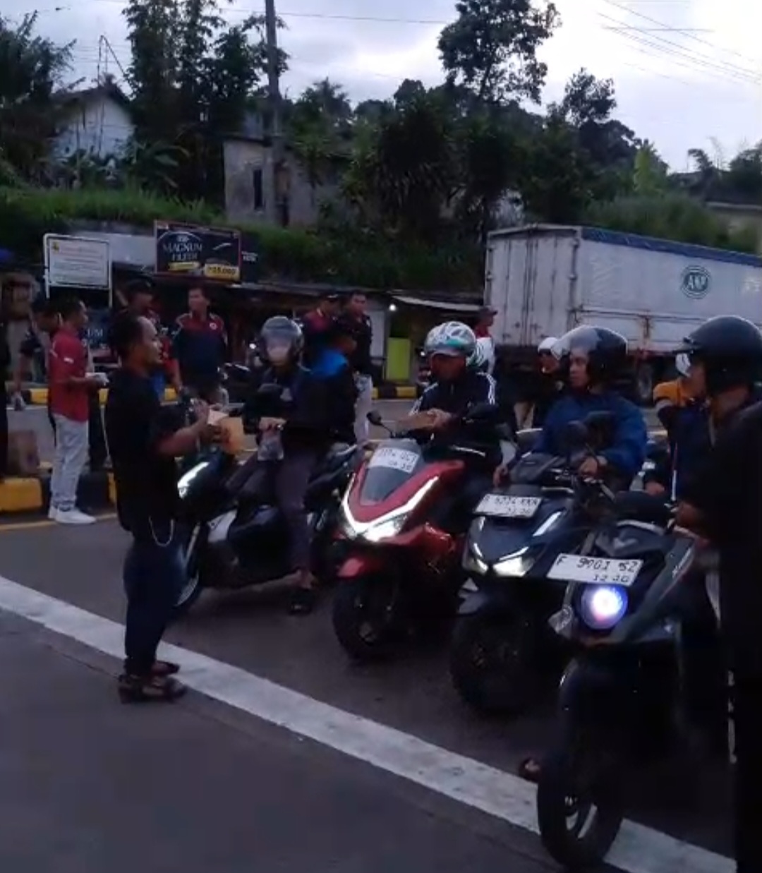 Kepedulian Wartawan Sukabumi: FKWSB Gelar Kegiatan Berbagi Takjil di Bulan Ramadhan Screenshot_20260307_183135_WhatsApp.jpg